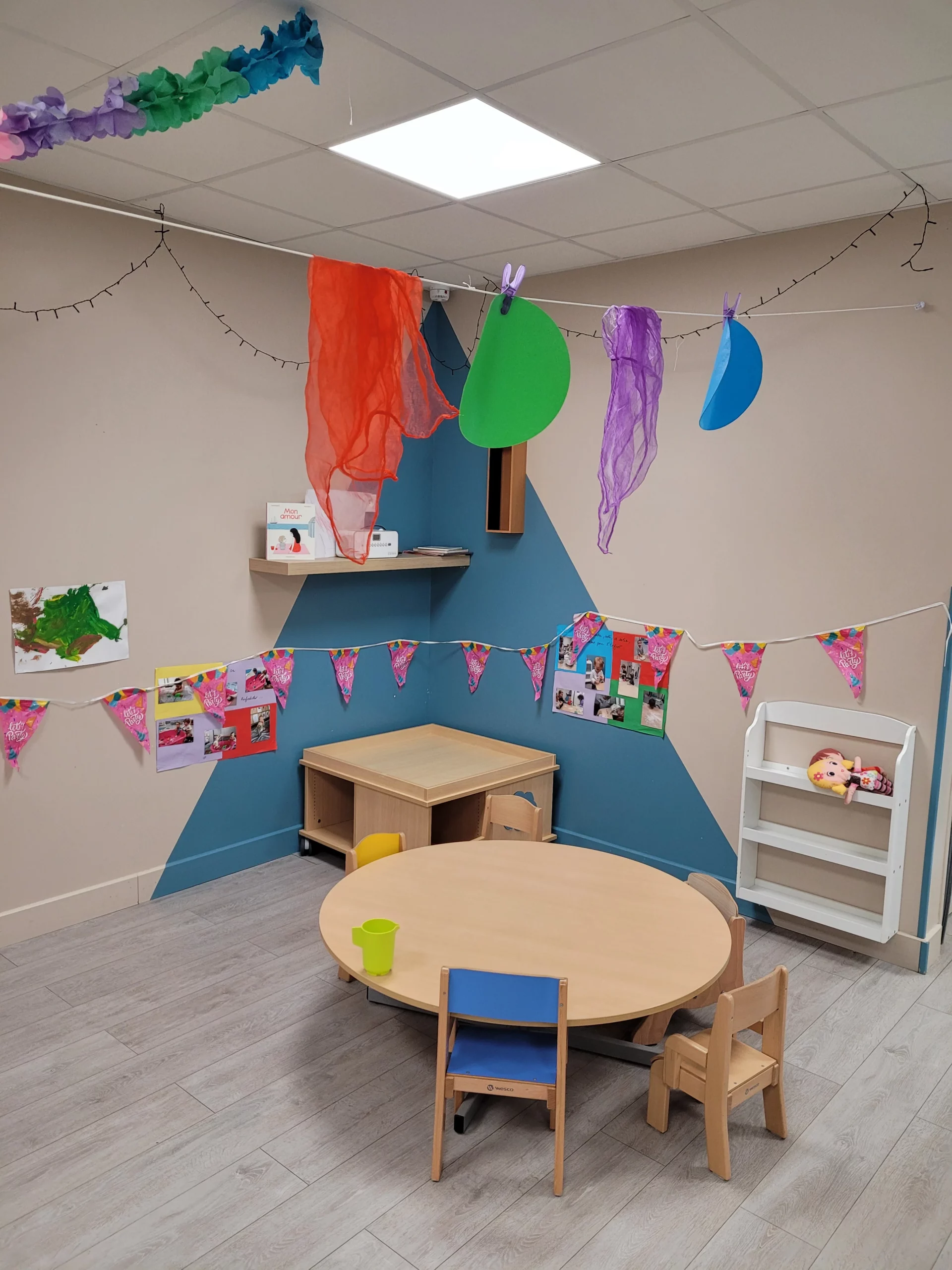Micro-crèche décorée à l'occasion d'un anniversaire